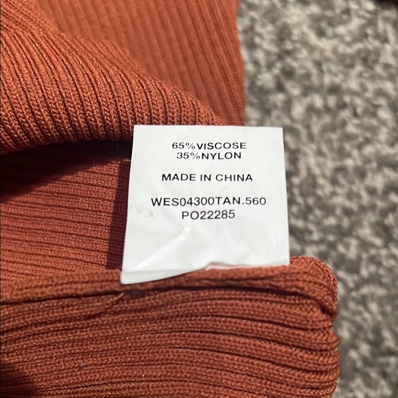 NWOT, Ribbed Rust Top, DISSH, Size Small - Picture 4 of 4
